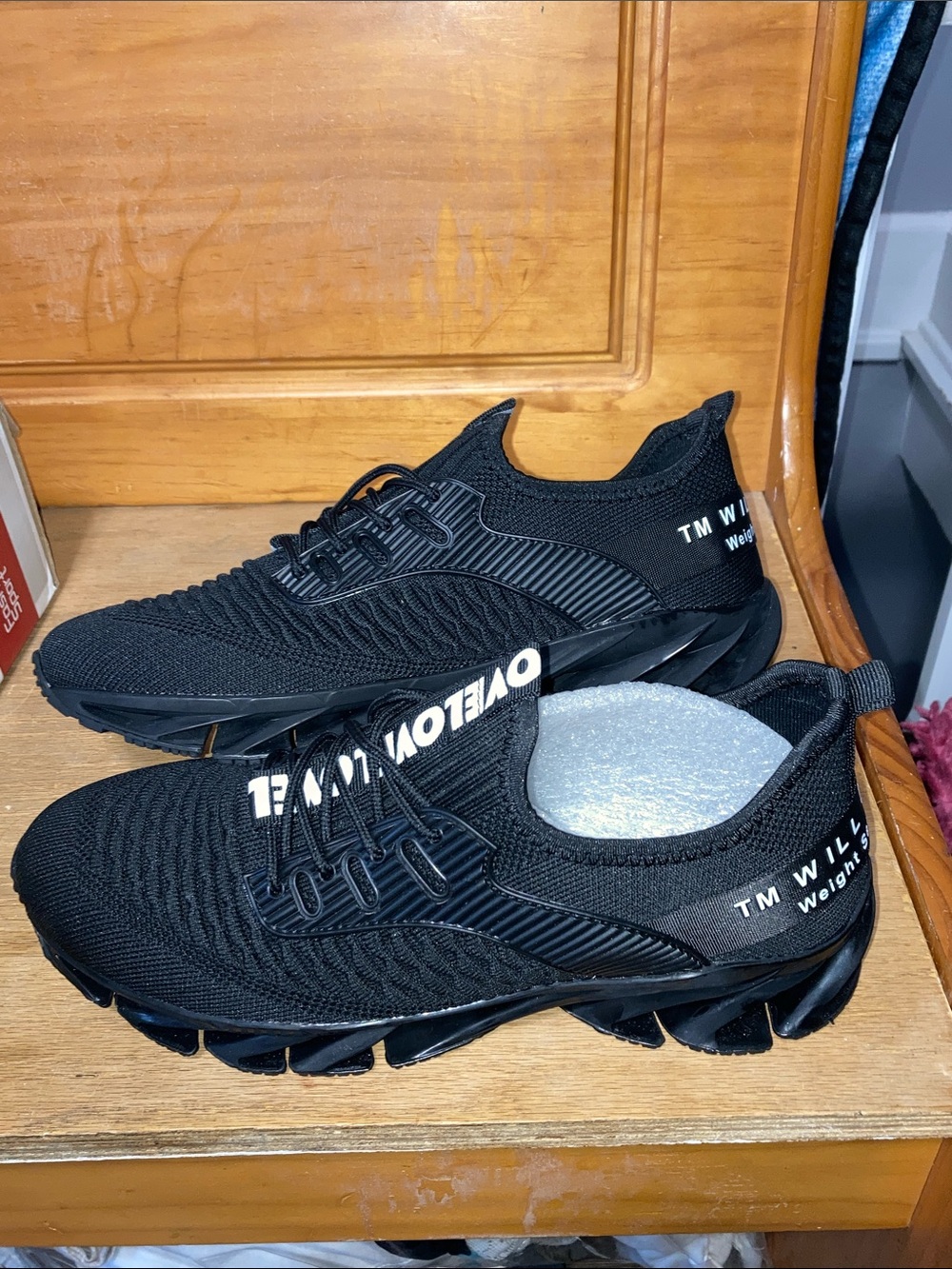 Men's Lightweight Black Athletic Sneakers -